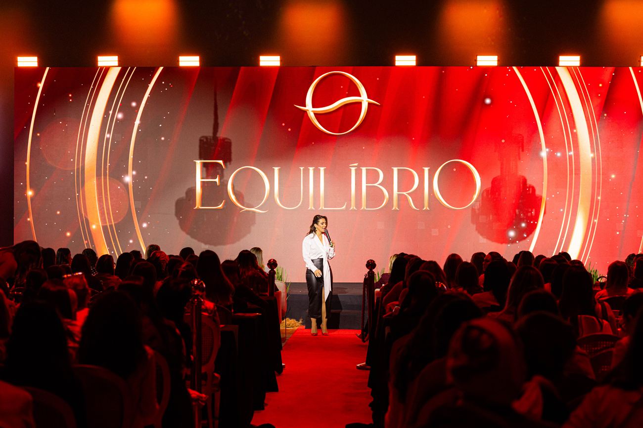 Palco do Equilíbrio com o auditório lotado